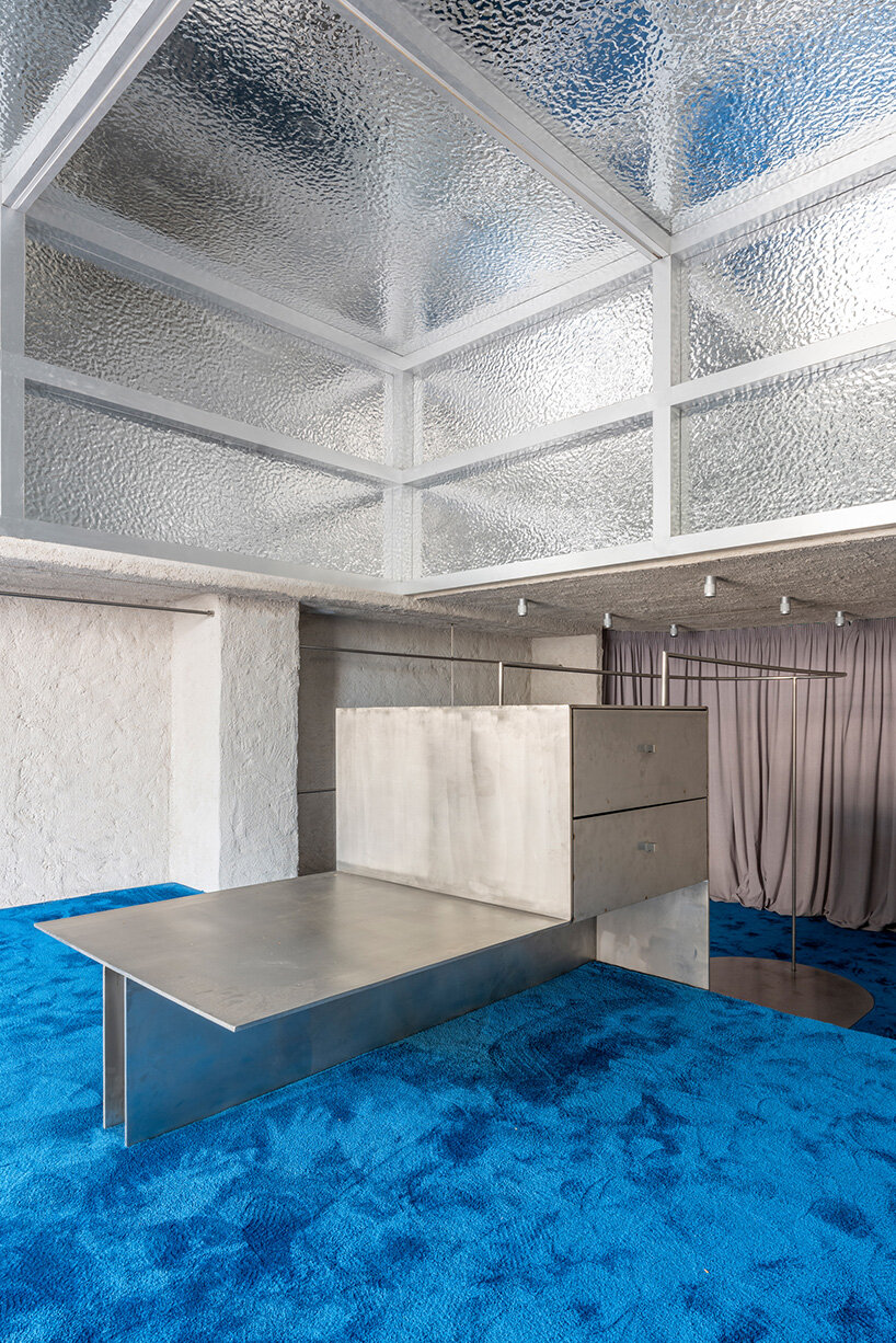 this piece conceals structural elements, such as pillars, lowered beams, and irregular angles