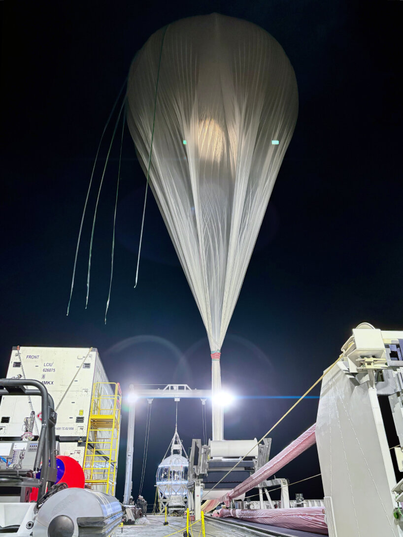 SpaceBalloon lifting the capsule with its hydrogen-gas-fuelled structure