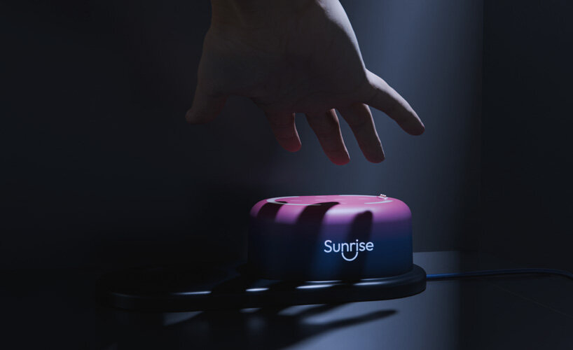 the image shows how the user interacts with the device when setting the alarm