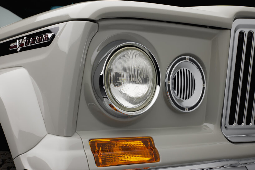 detailed view of the front headlights