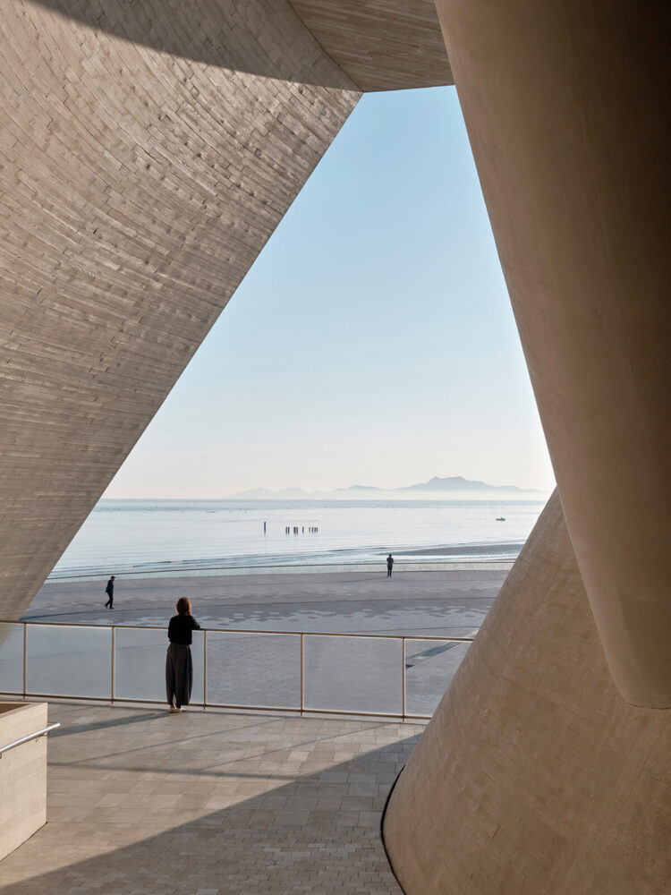 image © Jonathan Leijonhufvud