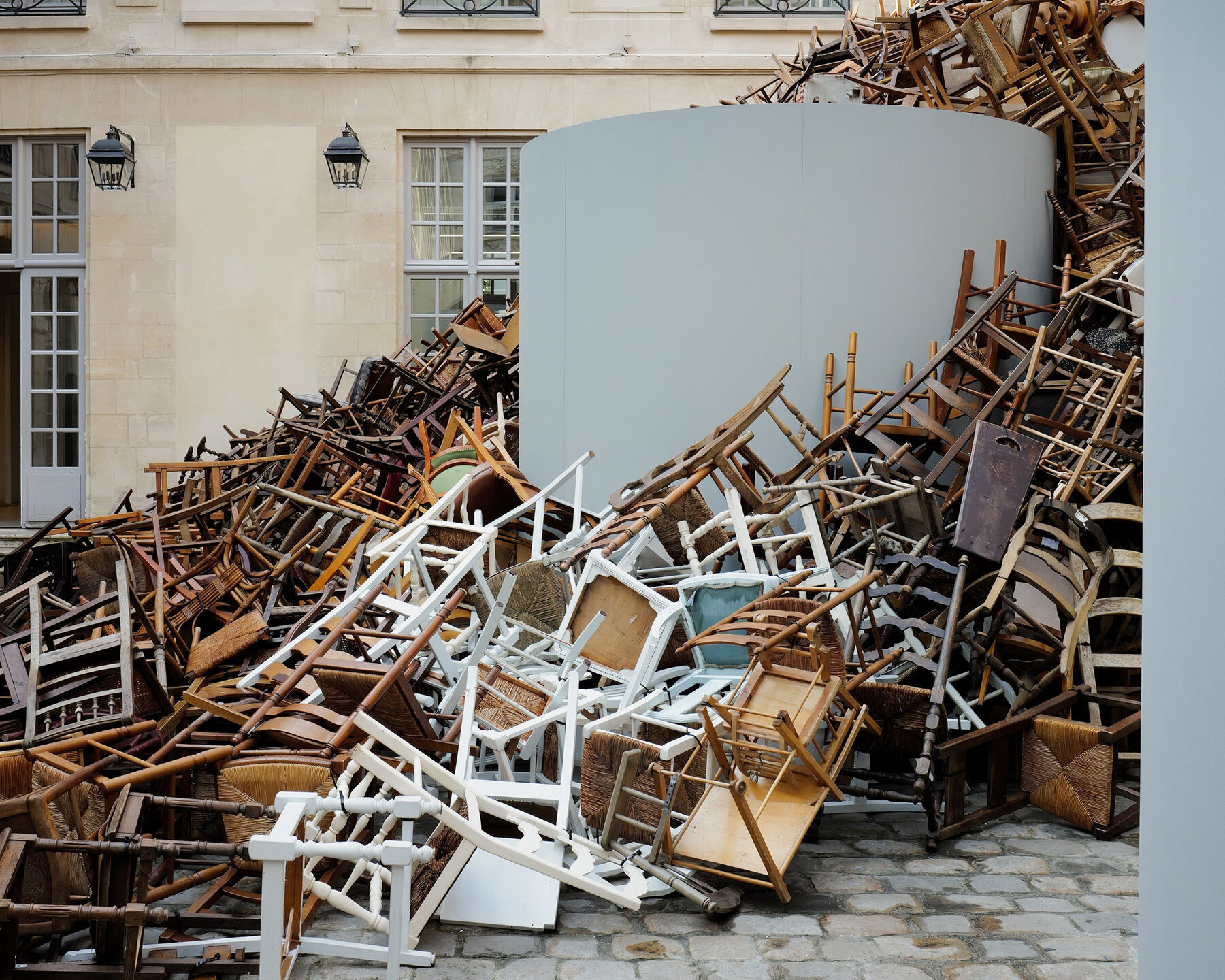 avalanche-tadashi-kawamata-PHILEO-dover-designboom-06a