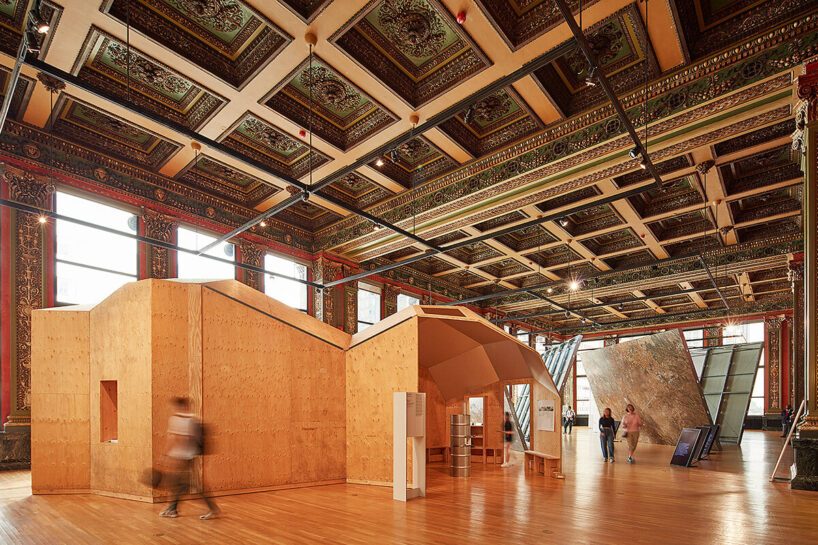 Oscar Tuazon, Great Lakes Water School, Chicago Cultural Center, CAB 3, image © Tom Harris