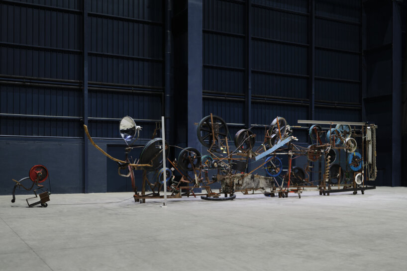 Jean Tinguely, Cercle et carré-éclates, 1981 | installation view, Pirelli HangarBicocca, Milan, 2024 MAH, Musée d’art et d’histoire, Ville de Genève