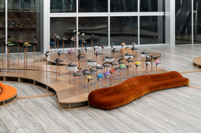 the flip-flop and slippers perform a symphony composed by Meriem Bennani and Reda Senhaji aka Cheb Runner