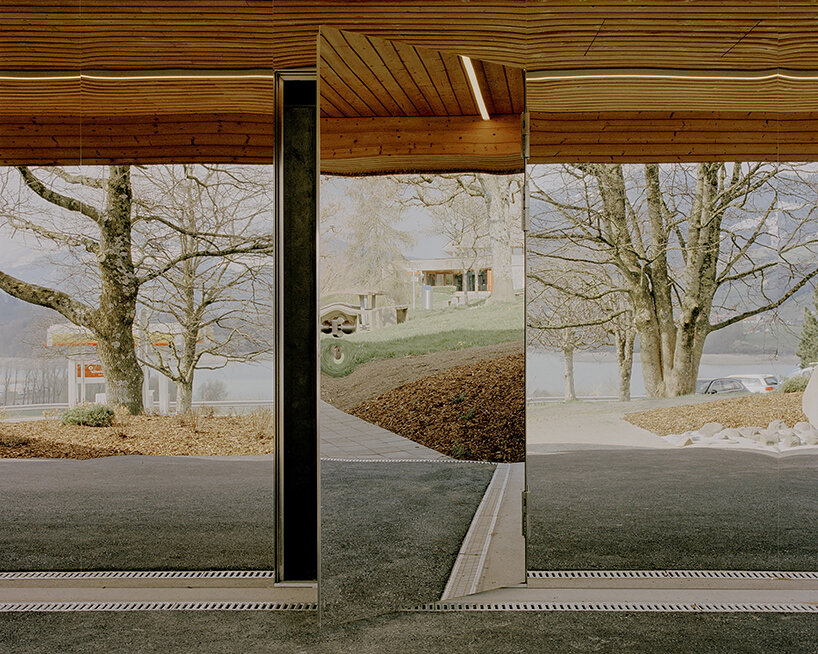 BARAKI’s approach introduces a large mirrored stainless steel surface