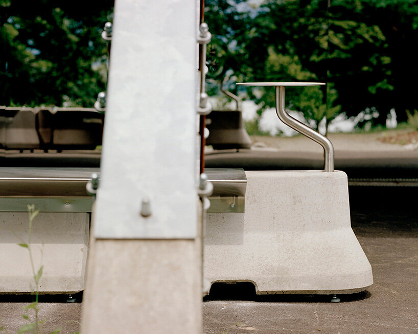 BARAKI replaced the internal circulation with direct access from the entrance square to individual WC cubicles