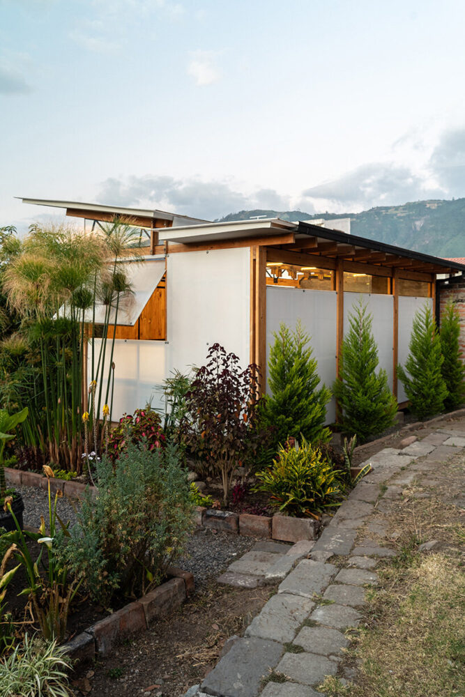 Quinta Fachada employs sustainable strategies to minimize environmental impact