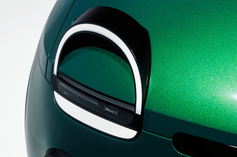 detailed view of the Renault Twingo E-Tech's round headlamps