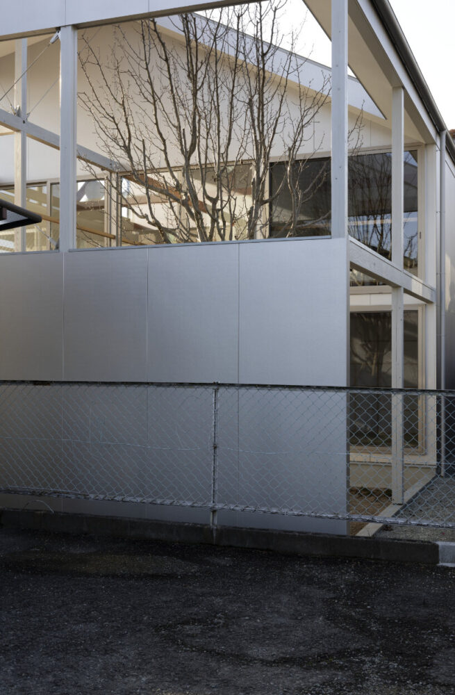 GOYA SCHRÖDER & Associates employs a wooden frame structure to link interior and exterior spaces