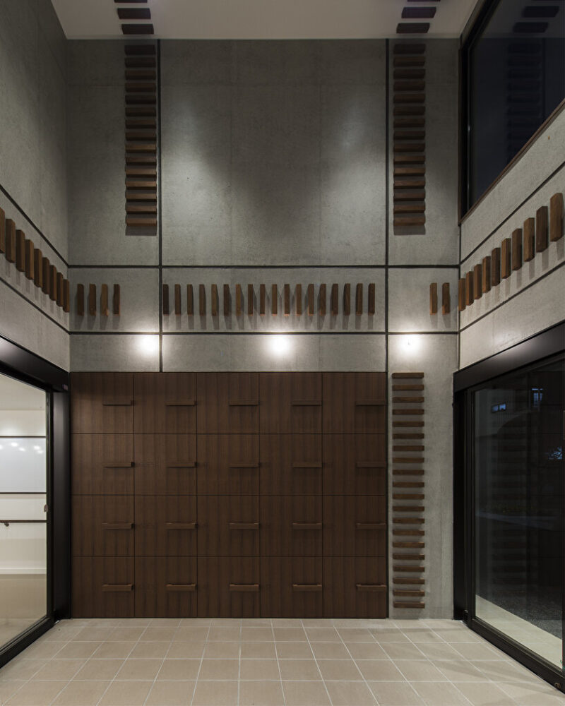 within a six-minute walk from Kurume Station