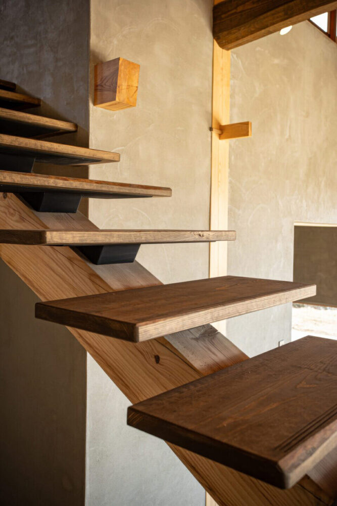 a simple design with steps placed directly on the wooden beams