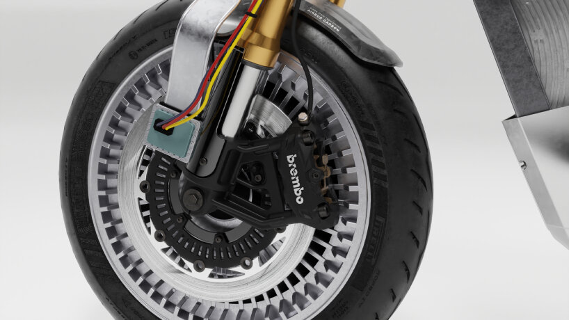 detailed view of the wheel with exposed wires just around the DeLorean DMC-12