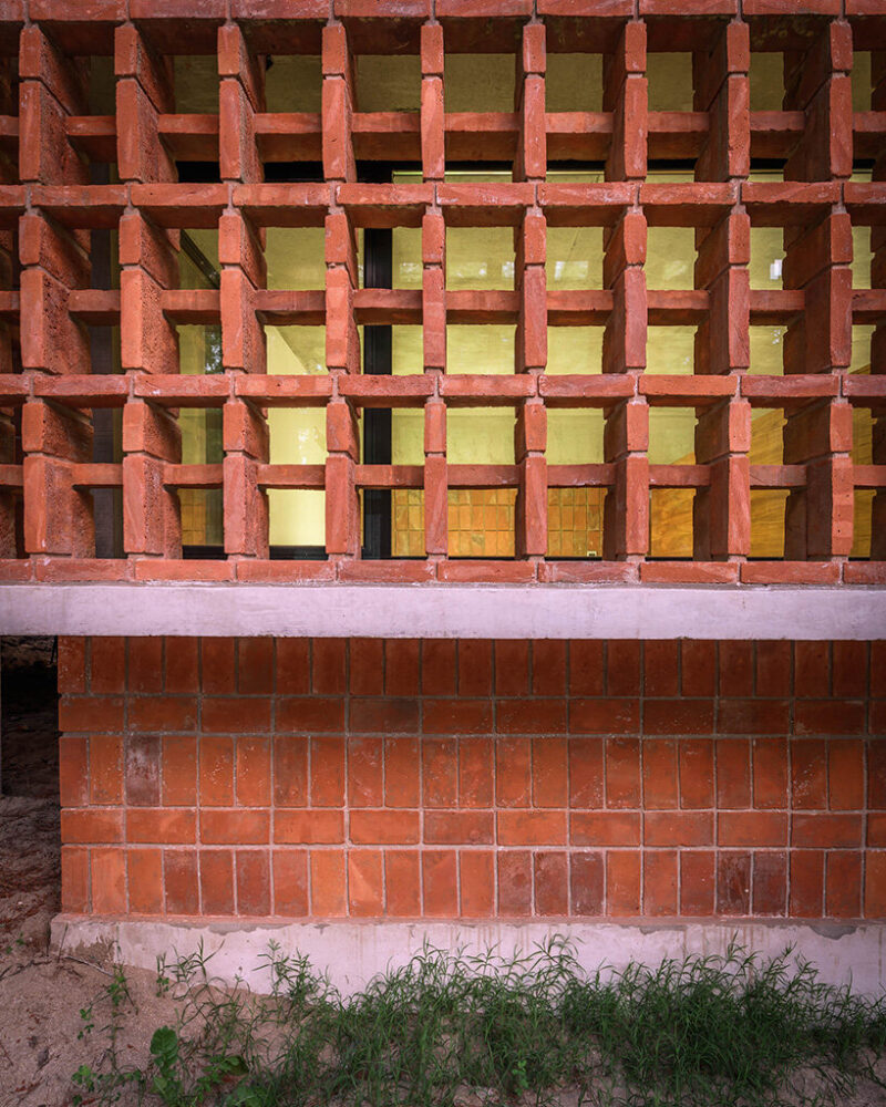 utilizing exposed materials like concrete and brick, Barrionuevo Villanueva Arquitectos emphasizes durability