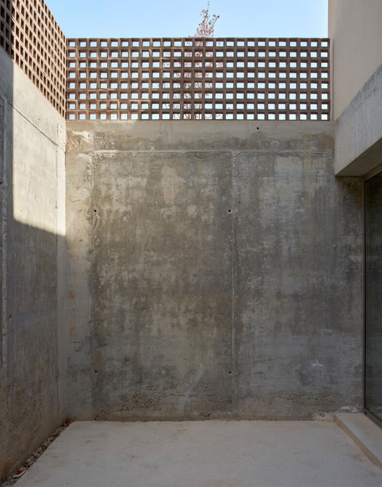 Quadrat Estudio’s design balances simplicity in materials with thoughtful construction for lasting durability