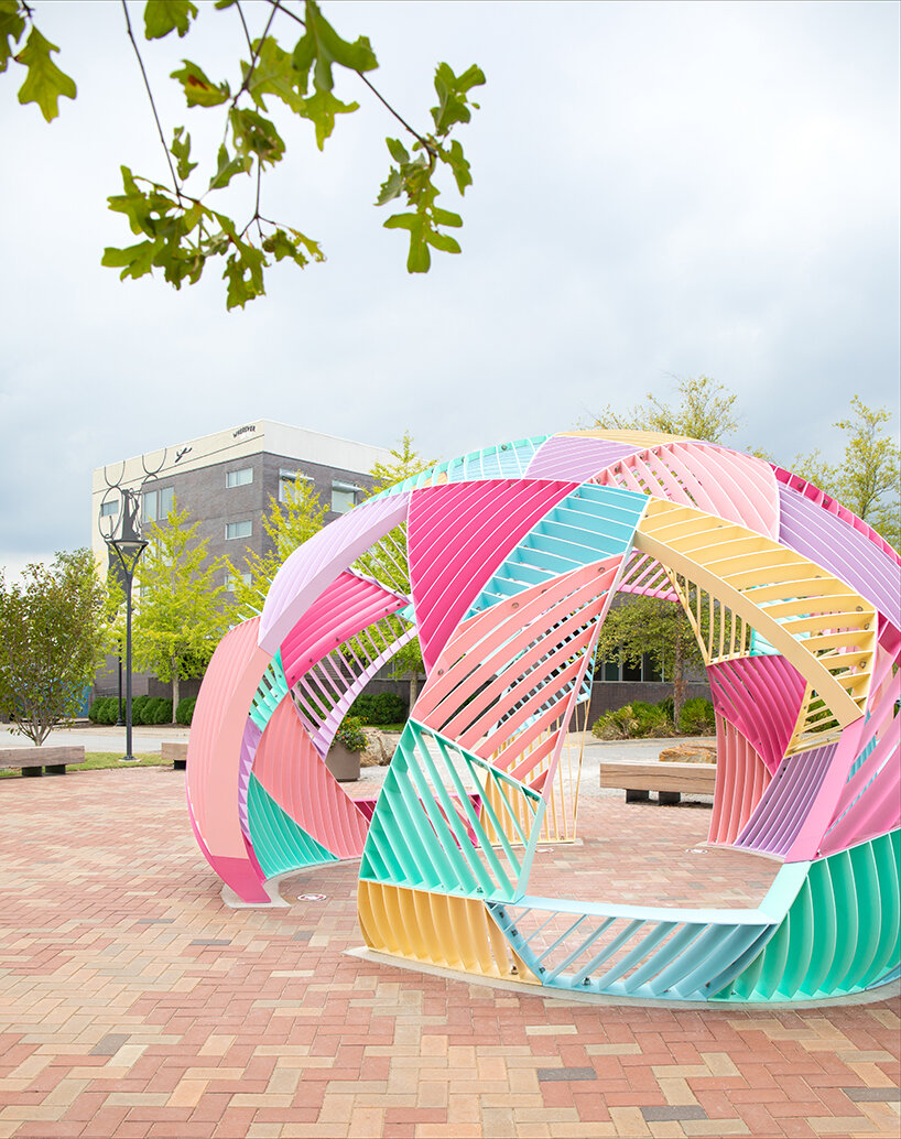 over 800 steel fins radially arranged create a visually transparent shell