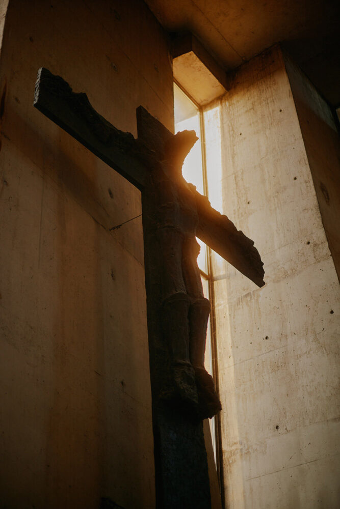 light casts dynamic beams across the austere space