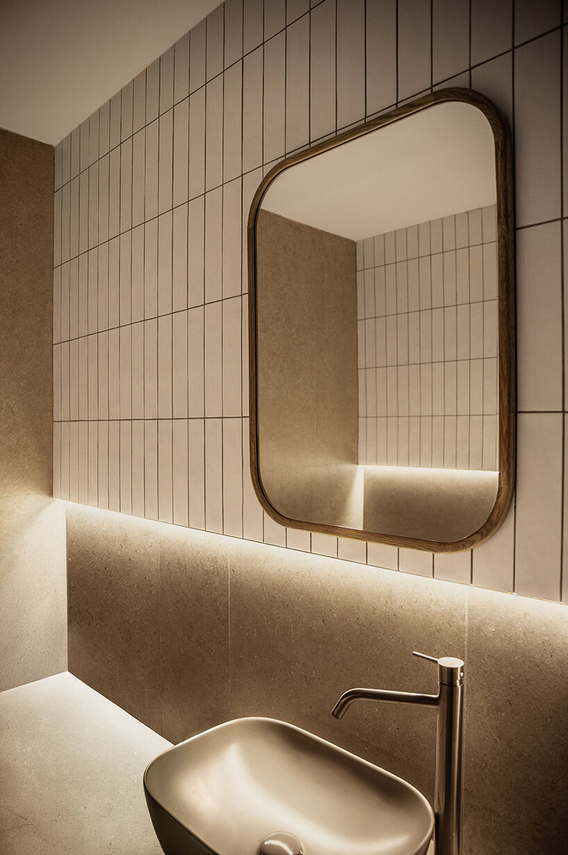 the bathroom walls are clad with porcelain tiles following the theme