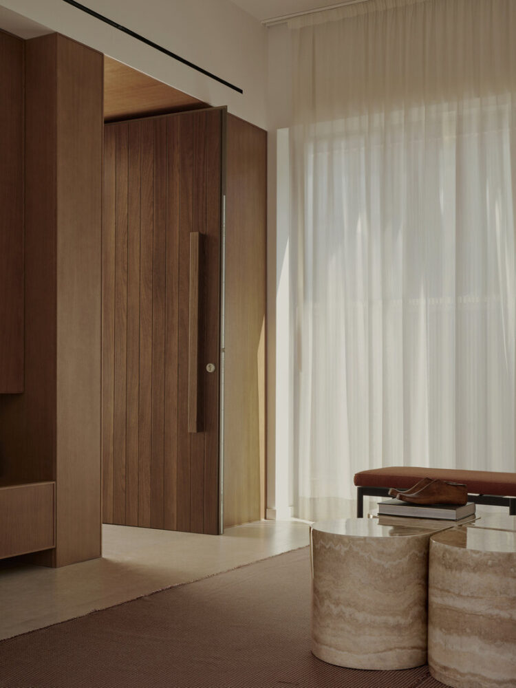 the Labores series (1975–1977) informs the design of the living room