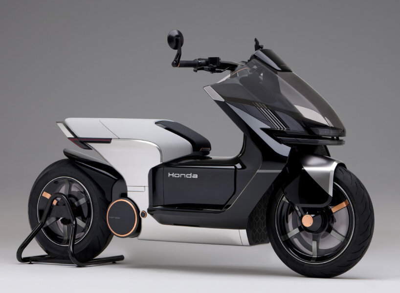 the Honda EV Urban Concept electric motorcycle has an intuitive human-machine interface