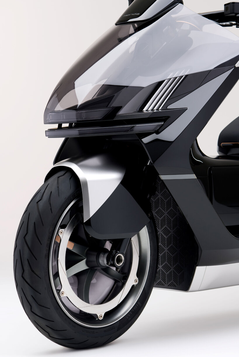 front view of the Honda EV Urban Concept electric motorcycle