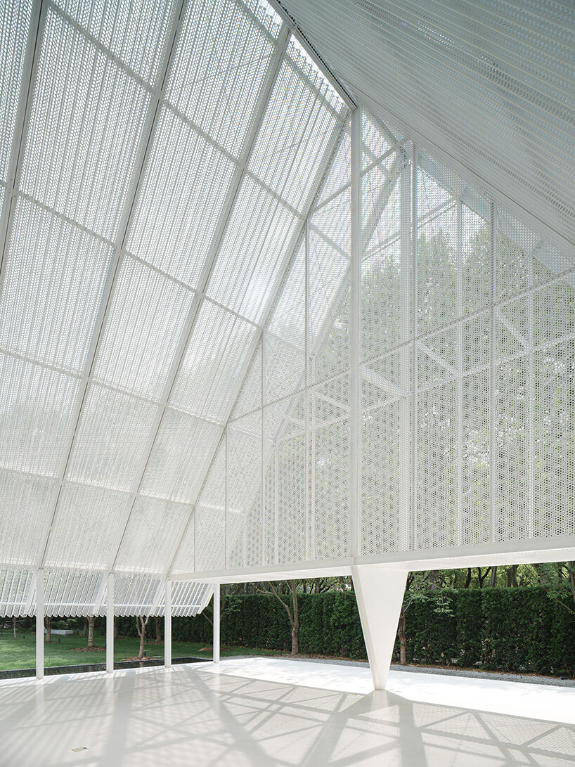 establishing a landmark building in harmony with the urban context of the park | image by Zhu Runzi