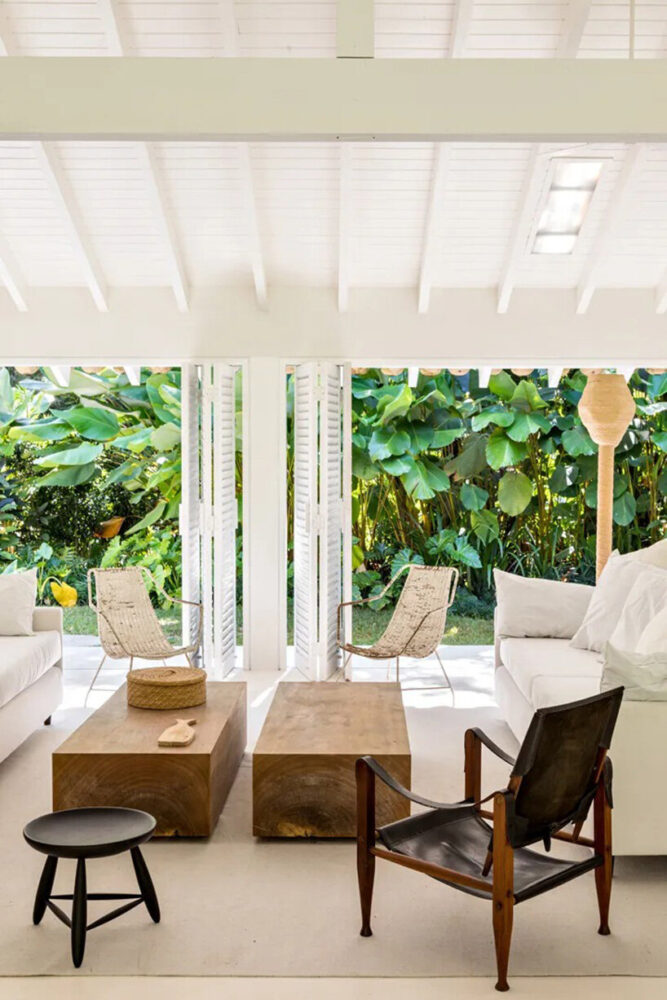 the residence features a barbecue area that opens onto the garden