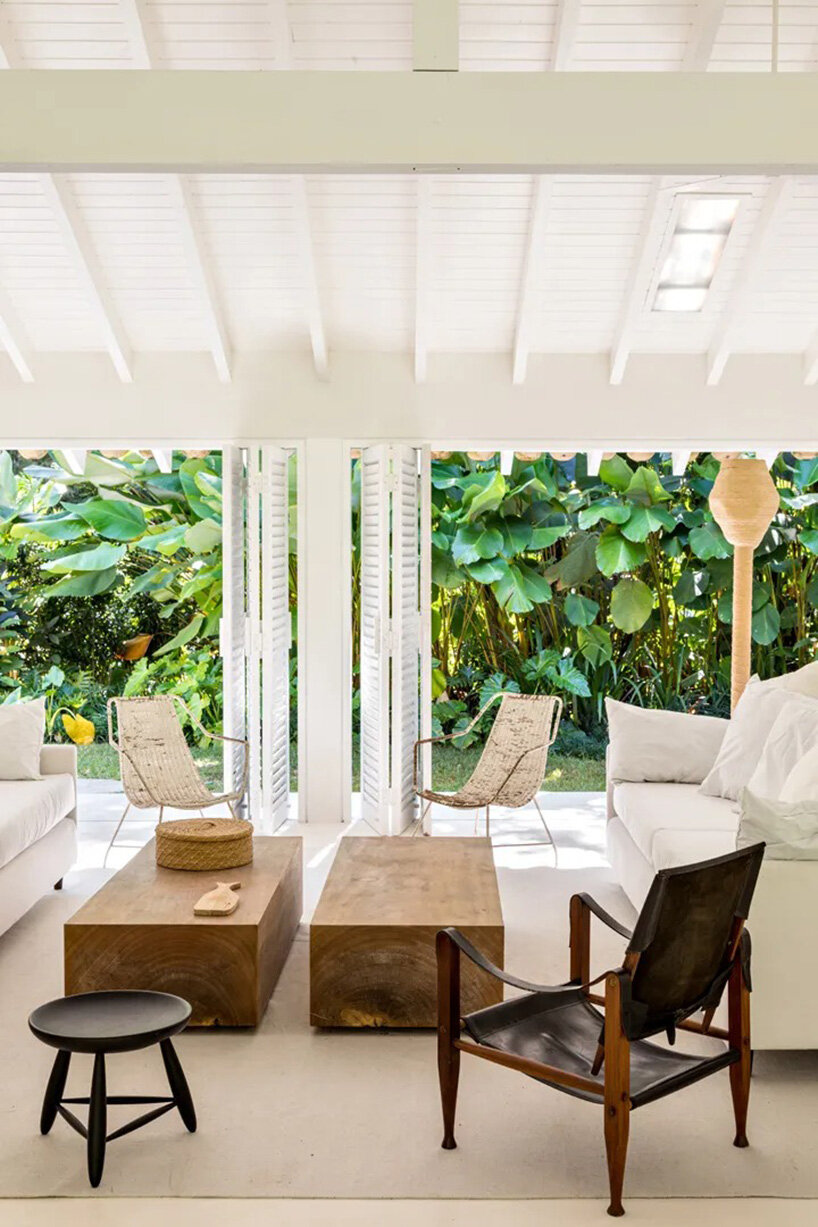 the residence features a barbecue area that opens onto the garden