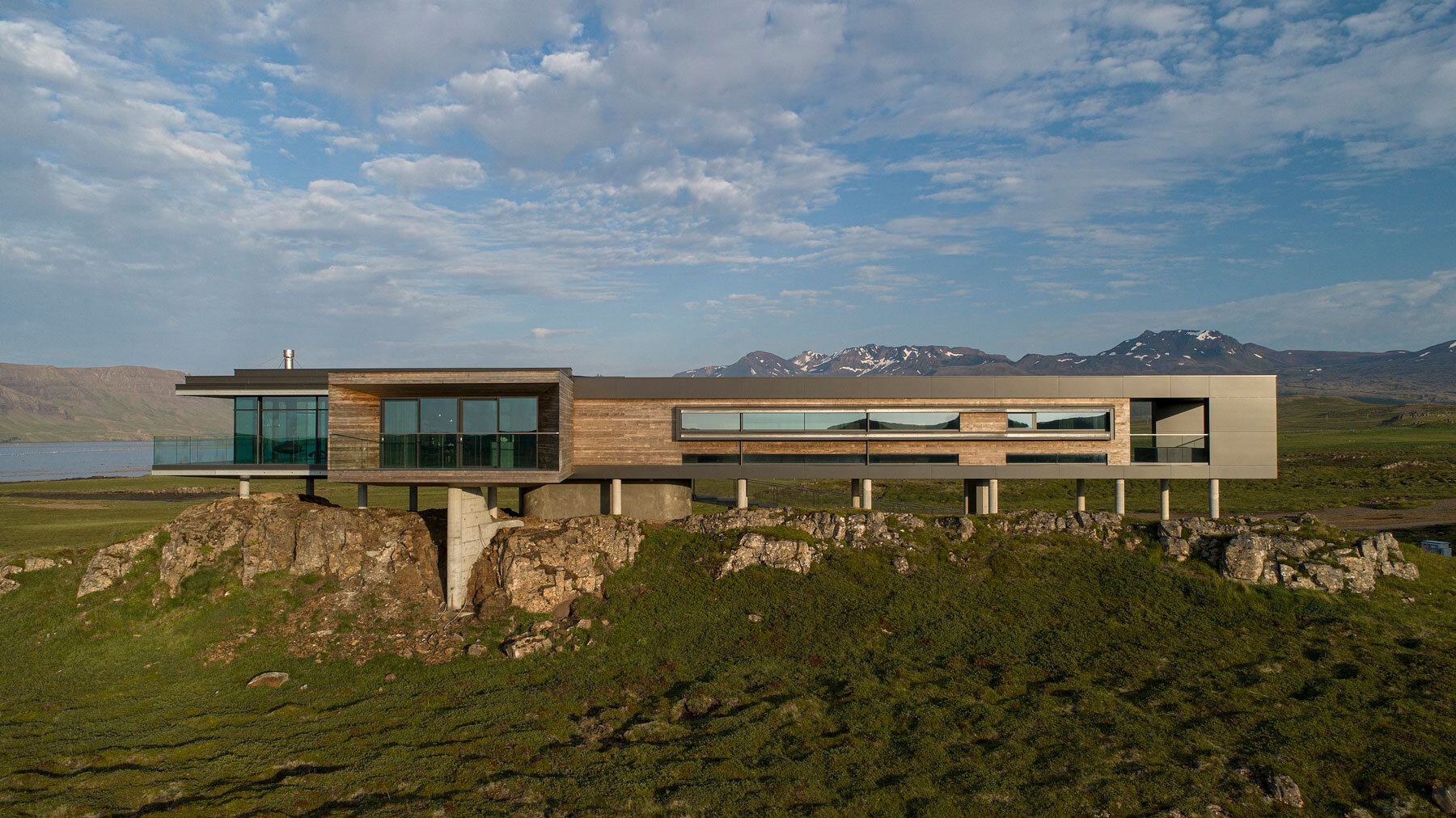 casa-g-iceland-gudmundur-jonsson-designboom-1800-2