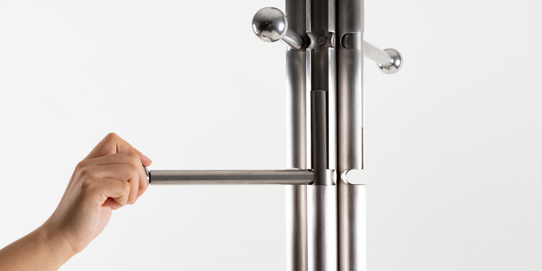 fill-gap-trace-path-hang-loop-inkyoung-lee-designboom-1800-2