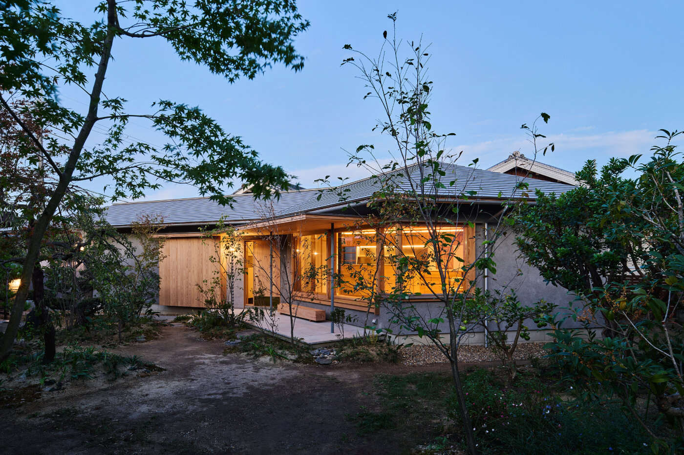 ninkipen!'s octagonal hook house encloses a childhood garden in japan