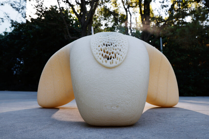 the lounge seating sprays a Lexus-inspired scent