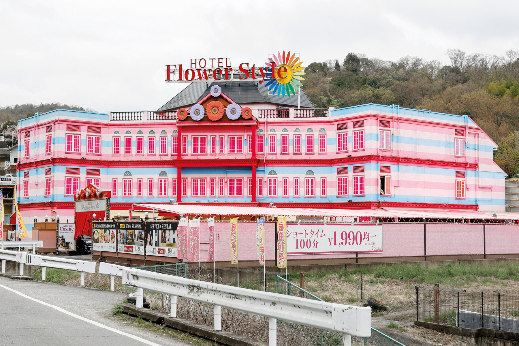 love-hotel-japan-francois-prost-designboom-1800-2