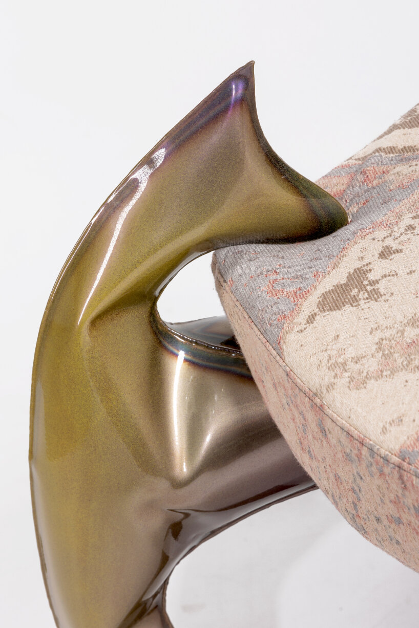 the upholstery of SERAPIS is made of jacquard-woven cotton fabric