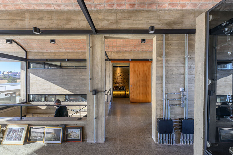 cyclopean concrete walls ground the base of Casa R&C