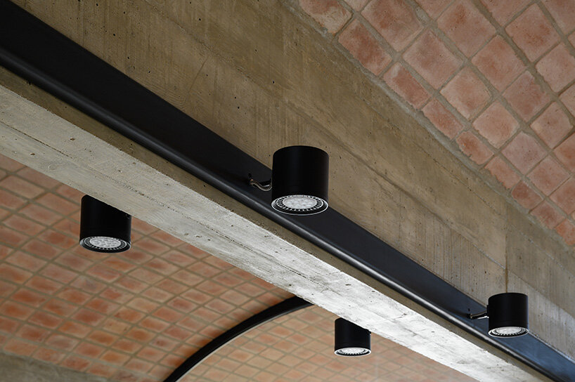 to preserve the purity of the vaulted ceiling, Cristián Nanzer visibly routes utility installations through galvanized piping 