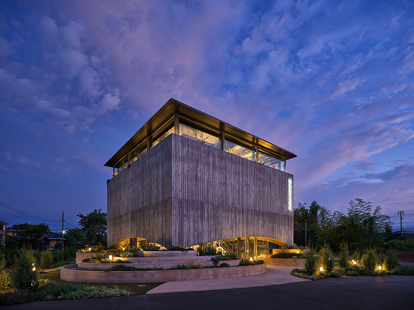 giving the illusion that the building hovers above the landscape
