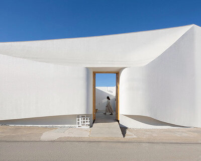softened forms front beijing's sleeping lab·tang, a boutique hotel by atelier d’more