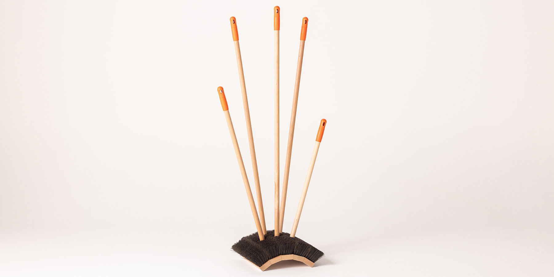 broom-coatrack-clark-bardsley-design-designboom-1800-2