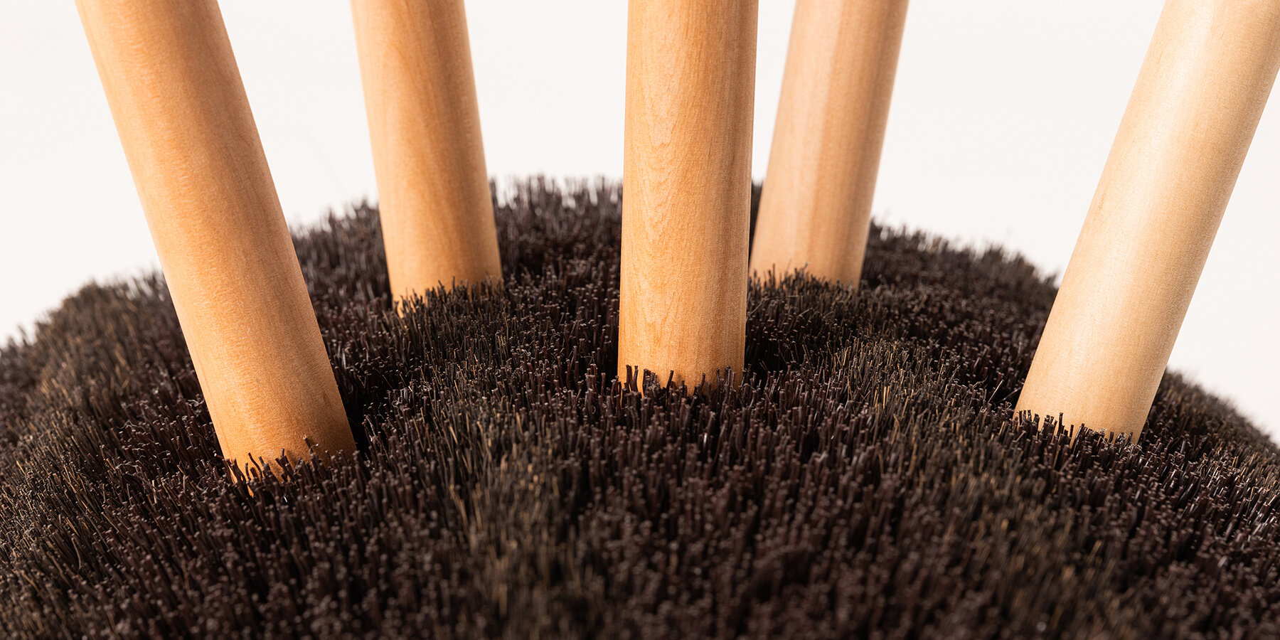 broom-coatrack-clark-bardsley-design-designboom-1800-3