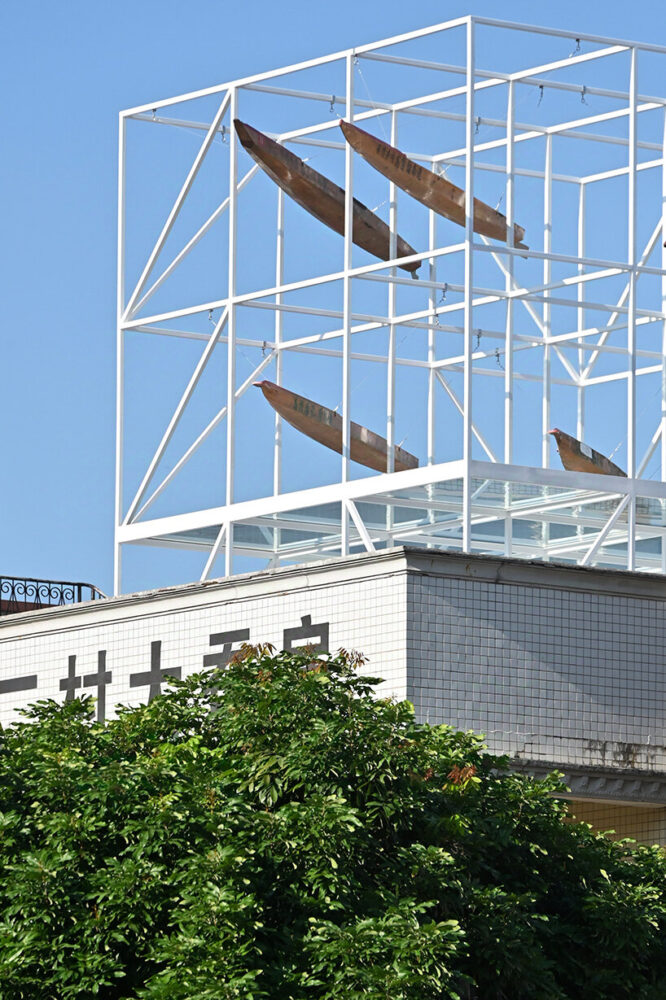 this dynamic illusion captures the elegance and speed of dragon boat racing | image by Zhang Jing
