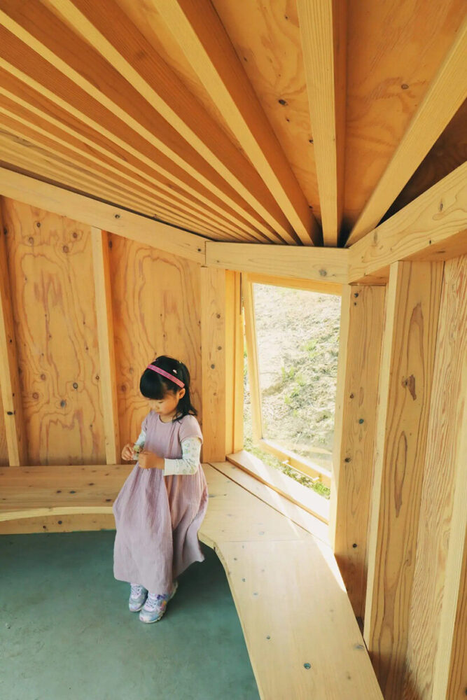 the rafters, which converge at the base of the fan-shaped facade, were individually crafted