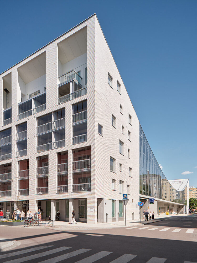 maintaining visual connectivity to the neighborhood