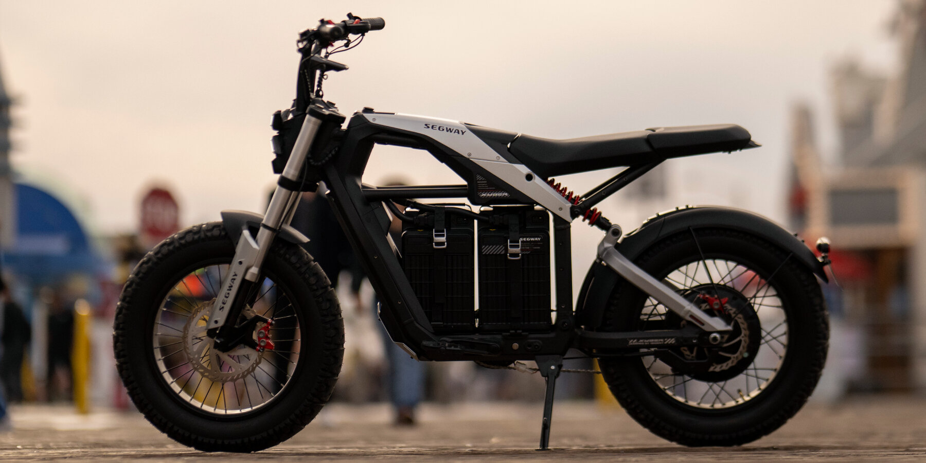 moto-inspired-segway-xyber-electric-bike-designboom-ban-1