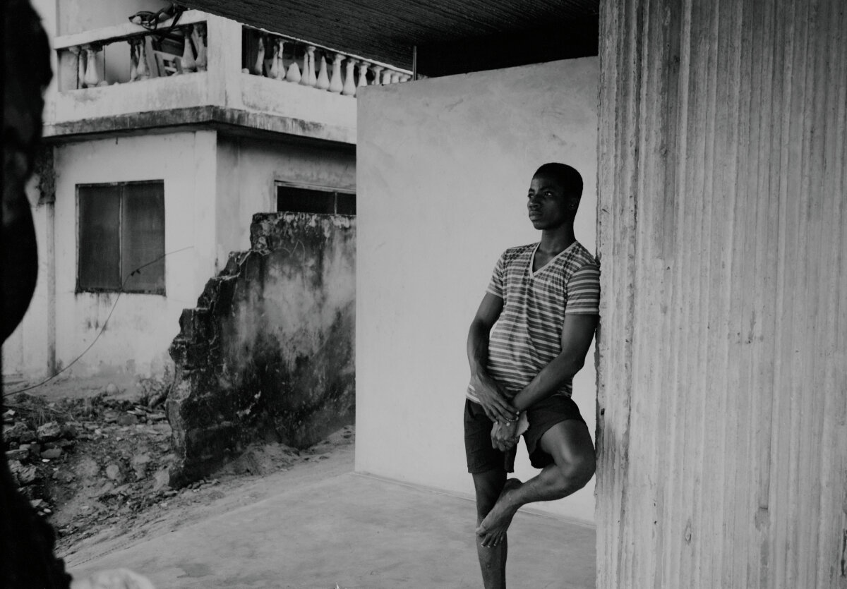 julien lanoo captures adaptive integration of deroché strohmayer's surf ghana collective hub