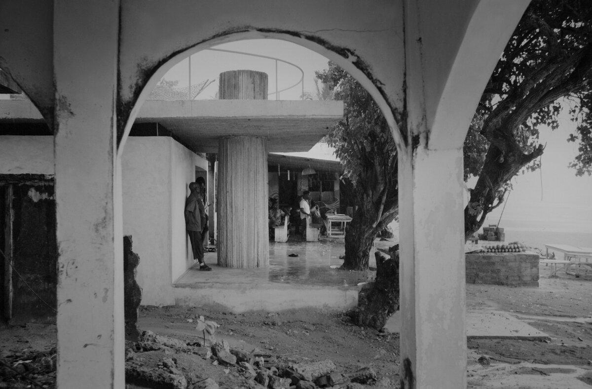 julien lanoo captures adaptive integration of deroché strohmayer's surf ghana collective hub