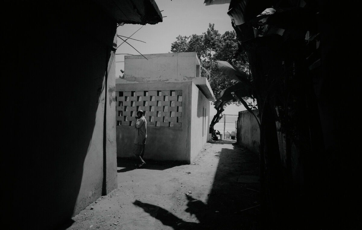 julien lanoo captures adaptive integration of deroché strohmayer's surf ghana collective hub