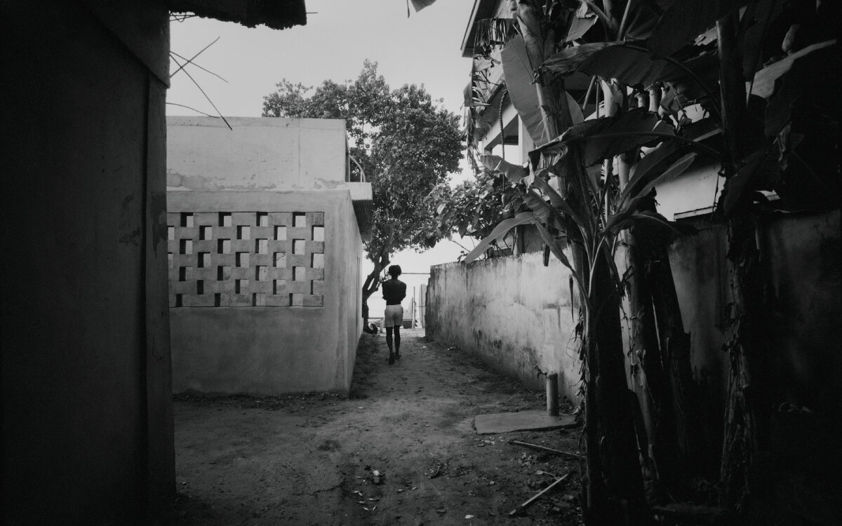 julien lanoo captures adaptive integration of deroché strohmayer's surf ghana collective hub