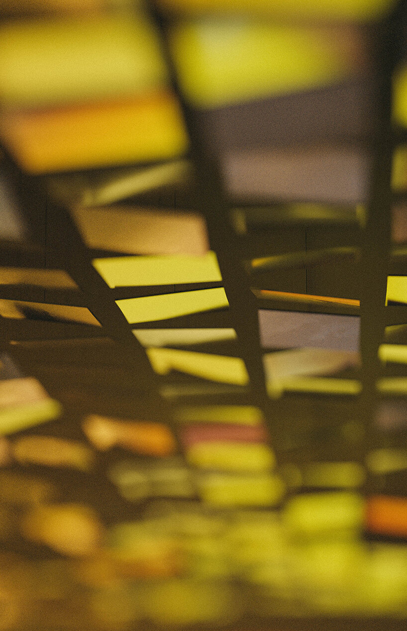 Los paneles de aluminio pixelados reflejan los cambios de luz a lo largo del día.