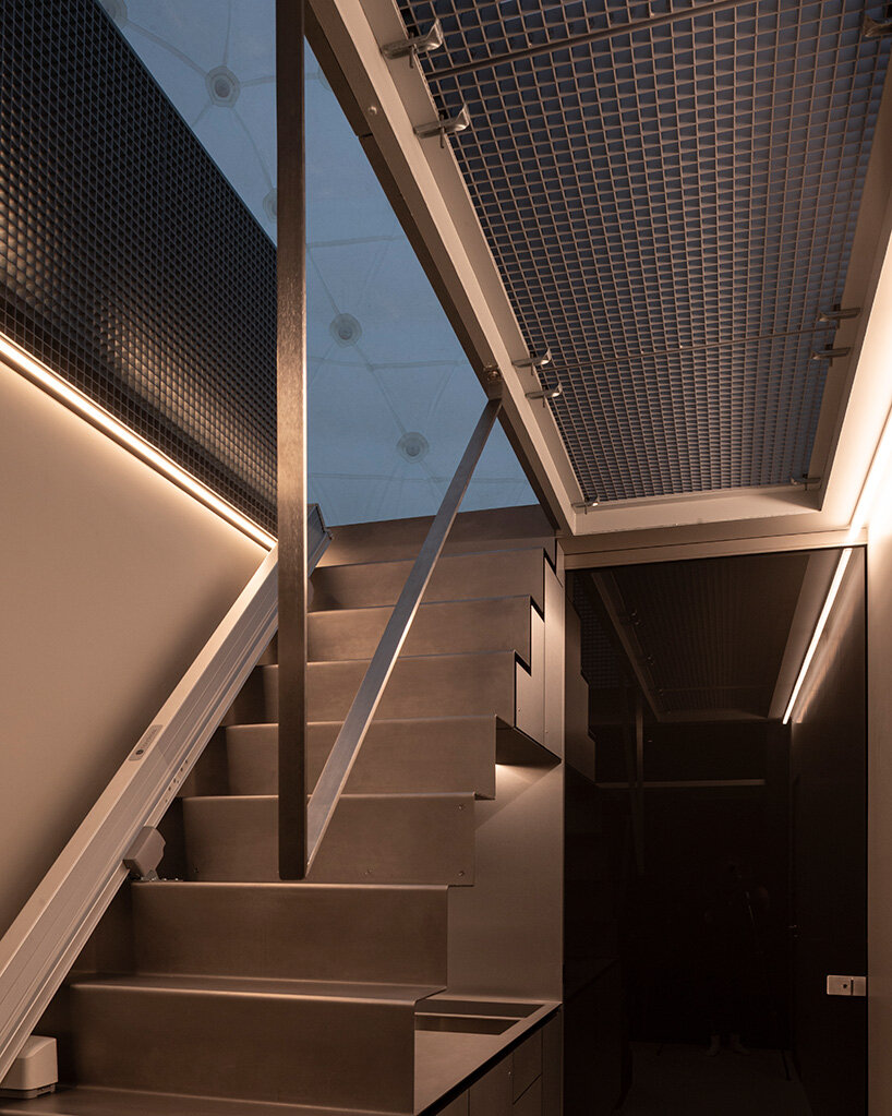 beyond its functional versatility, E22SSPIU! raises critical questions